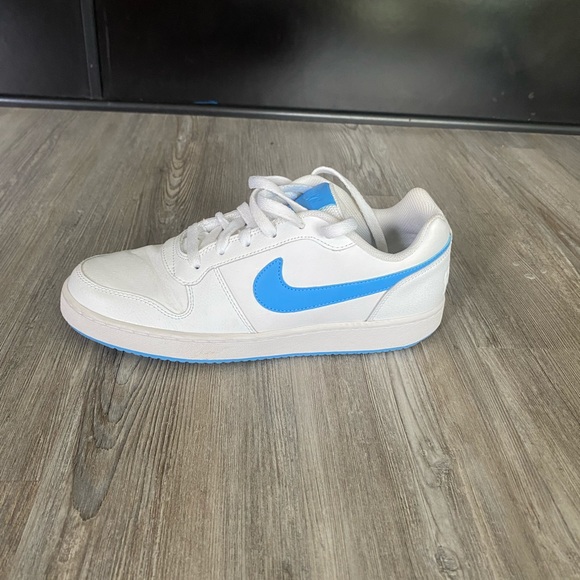 Nike shoes - Picture 2 of 4